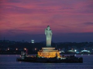 Hussain Sagar Lake. Photo courtesy of Alosh Bennett/Flickr.