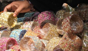 Bangles in Laad Bazaar. Photo courtesy of Abhinaba Basu/Flickr.