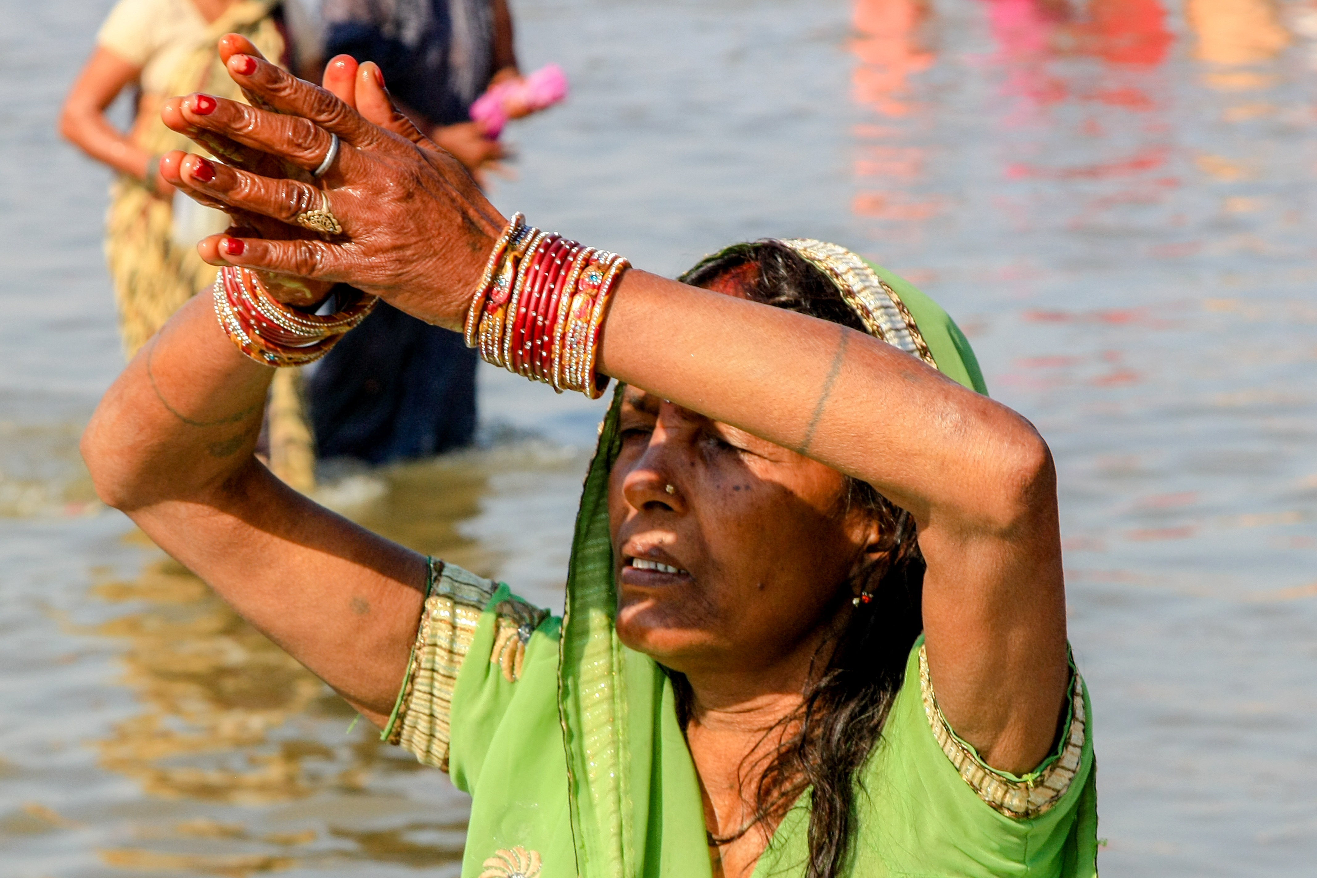 Worshipping. Photo courtesy of AlGraChe/Flickr