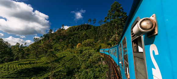 blue-train-in-sri-lanka-panorama-train-from-ella-2022-01-31-14-29-36-utc (1)-1