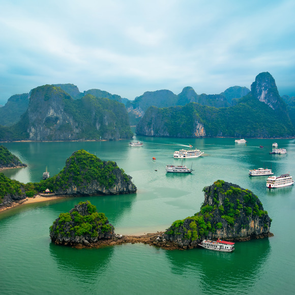 ha-long-bay-south-china-sea-vietnam-2021-08-27-13-37-42-utc (1)