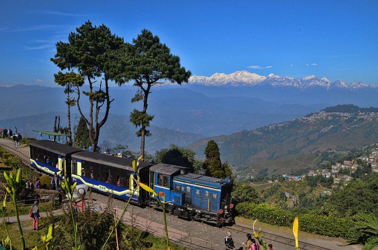 india-darjeeling-himalayan-railway