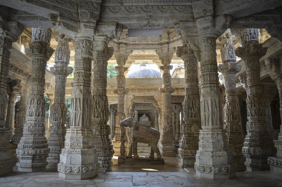 interior-view-of-ranakpur-jain-temple-ranakpur-c-2022-03-04-02-11-56-utc (1)