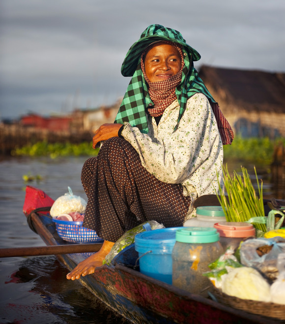 local-cambodian-seller-in-floating-market-2022-12-16-00-50-48-utc (1)