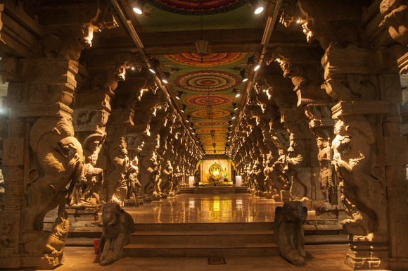 meenakshi-temple-one-of-the-biggest-and-oldest-te-2021-12-28-21-43-06-utc (1)