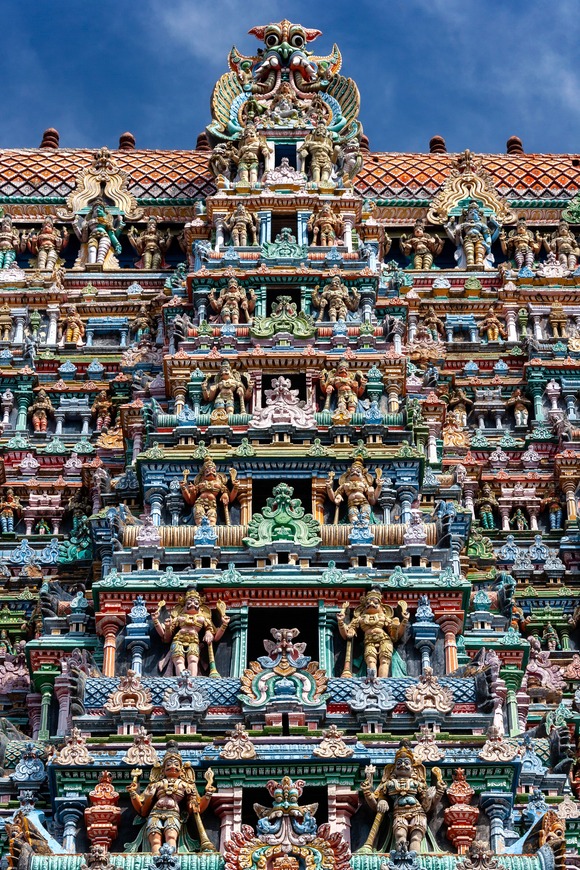 minakshi-sundareshvera-hindu-temple-madurai-in-2022-11-14-02-14-30-utc (1)
