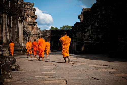 orange-tunic-of-hindu-monks-2022-05-07-22-09-11-utc (1) (1)