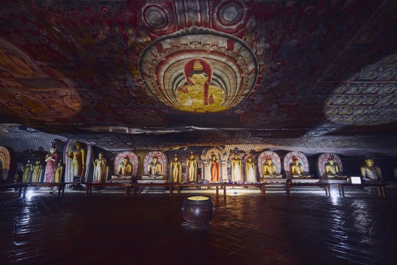 statues-and-paintings-inside-of-largest-and-best-p-2022-11-15-23-06-13-utc (1)
