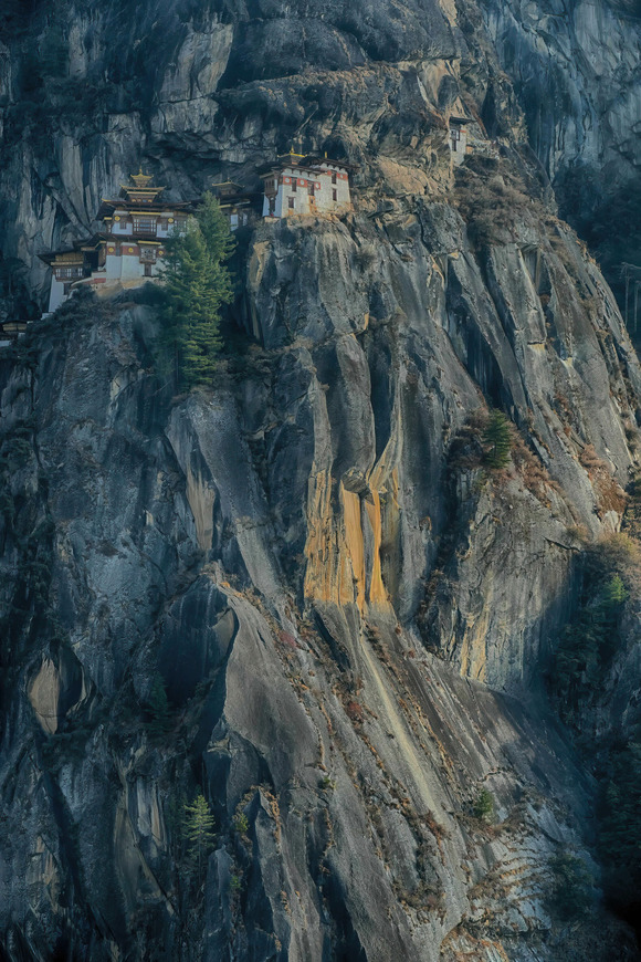 vertical-shot-of-the-paro-taktsang-monastery-vajra-2023-02-28-23-35-51-utc (1)