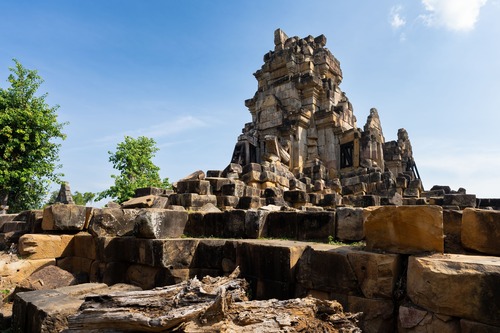 wat-ek-phnom-temple-surrounded-by-lush-greenery-in-2023-06-22-19-17-40-utc (2)