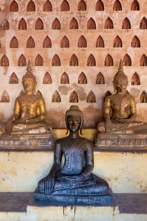 wat-si-saket-a-collection-of-statues-in-wall-nich-2022-03-04-02-24-03-utc (1)